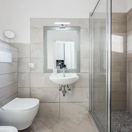 Train Station Deluxe 3 Bath Апартаменти