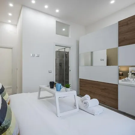 Train Station Deluxe 3 Bath Апартаменти