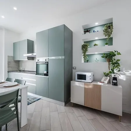 Апартаменти Train Station Deluxe 3 Bath Болонья